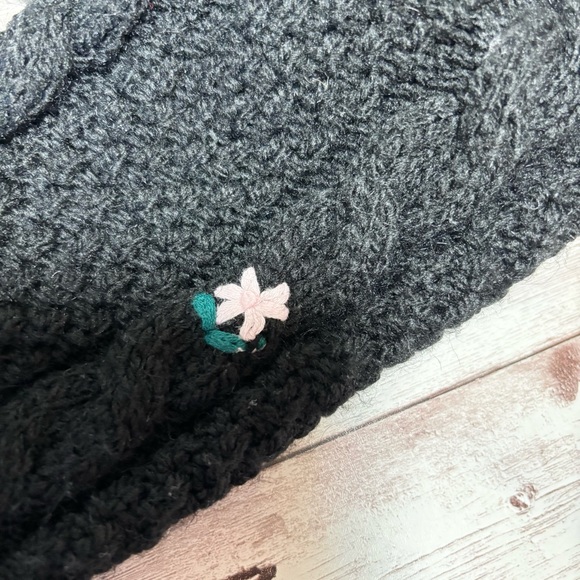 Wild Fable Black Cable Knit Cropped Cardigan Sweater Floral Embroidered Size XS - Picture 7 of 8